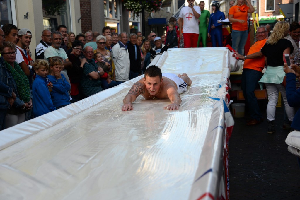 ../Images/Donderdag kermis 100.jpg